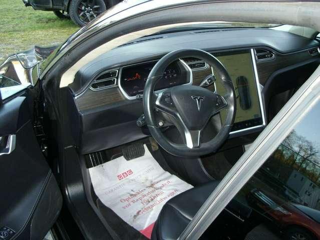 Tesla Model S 90 FreeSupercharger